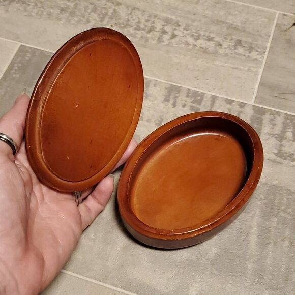 Small Oval Carved Wooden Box - Picture 6 of 6